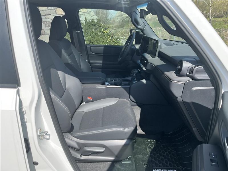 Toyota Land Cruiser 2,4 i-FORCE MAX HEV - fotka 16 z 48