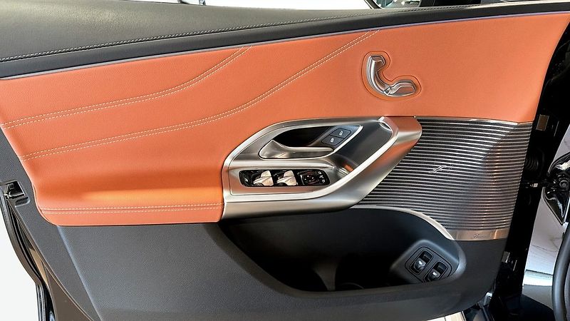 Mercedes-Benz GLC 400 4M AMG Premium+ Pano Venti - fotka 6 z 12