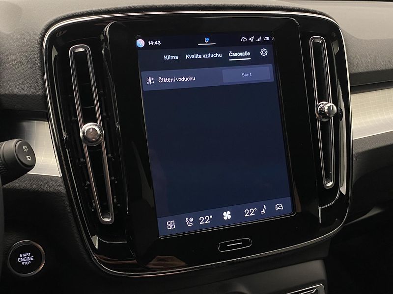 Volvo XC40 (2025) B3 AUT DARK PLUS - fotka 42 z 64