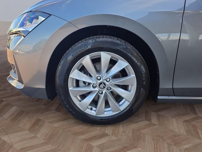 Škoda Superb TDI DCC Kamera ACC - fotka 8 z 21
