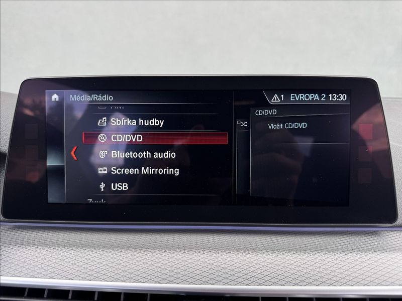 BMW Řada 5 3,0 530d xDrive Mpaket původČR - fotka 32 z 50