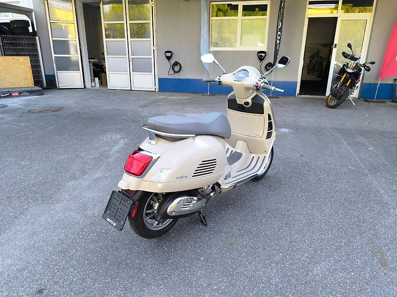 Vespa (2025) GTS 310 Beige Avvolgente - fotka 7 z 9