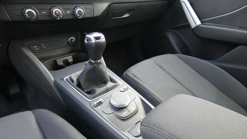 Audi Q2 1,0 TFSI Advanced - fotka 6 z 23