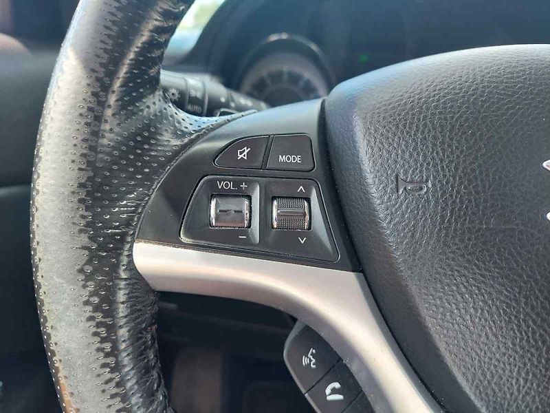 Suzuki Kizashi 2.4 4WD - fotka 42 z 59
