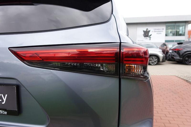 Toyota Highlander 2,5HSD Prestige 4x4 - fotka 33 z 34