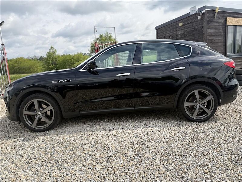 Maserati Levante 3,0 Q4 A/T 202kW - fotka 8 z 31