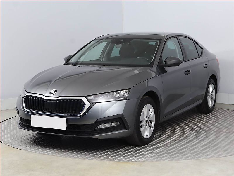 Škoda Octavia (2023) Ambition 1.5 TSI, Tempomat - fotka 2 z 18