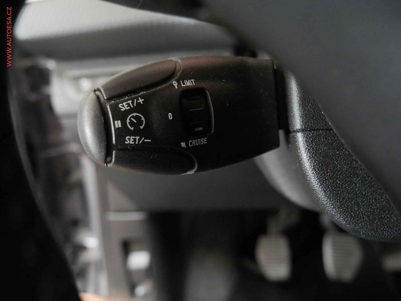Peugeot 2008 (2018) 1.2 PT, ČR, Active - fotka 14 z 19