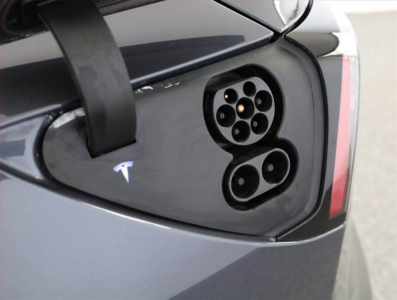 Tesla Model 3 (2020) Std Range Plus 52kWh, SoH 84% - fotka 18 z 21