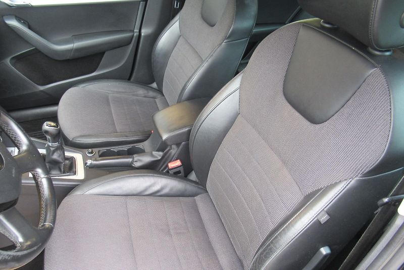 Škoda Octavia 2.0 TDi AUT. KLIMA SADA KOL - fotka 15 z 21