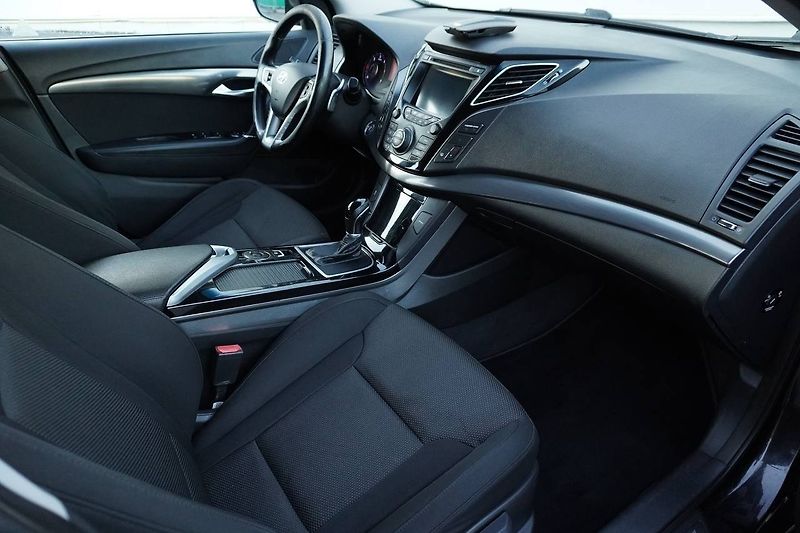 Hyundai i40 (2012) 1.7 CRDi AUTOMAT - fotka 9 z 17