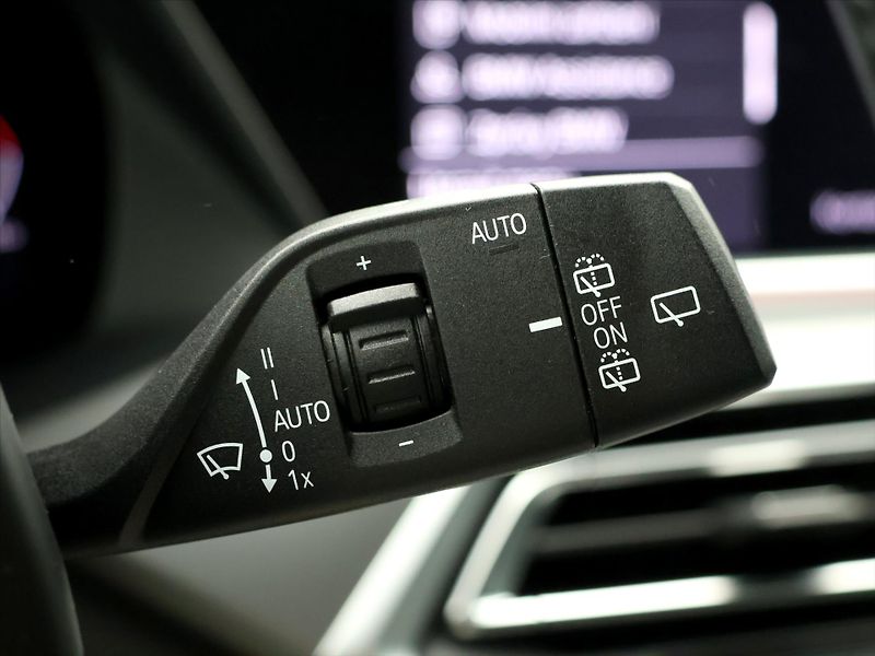 BMW X5 3,0 30d 195kW M-sport CZ DPH - fotka 23 z 50