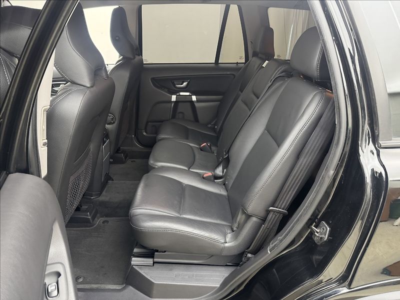 Volvo XC90 3,2 4X4 7-MÍST KŮŽE SENZORY ČR - fotka 30 z 38