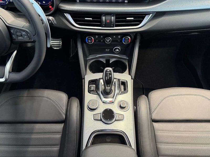 Alfa Romeo Stelvio (2026) Veloce 2.2 JTDm 210k Q4 - fotka 14 z 24