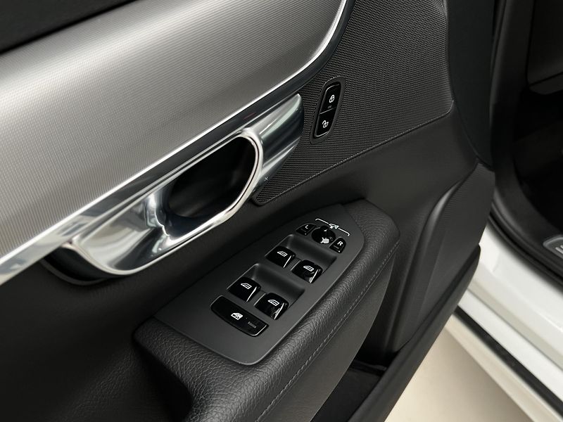 Volvo V90 B4 MOMENTUM AUT  - fotka 43 z 44