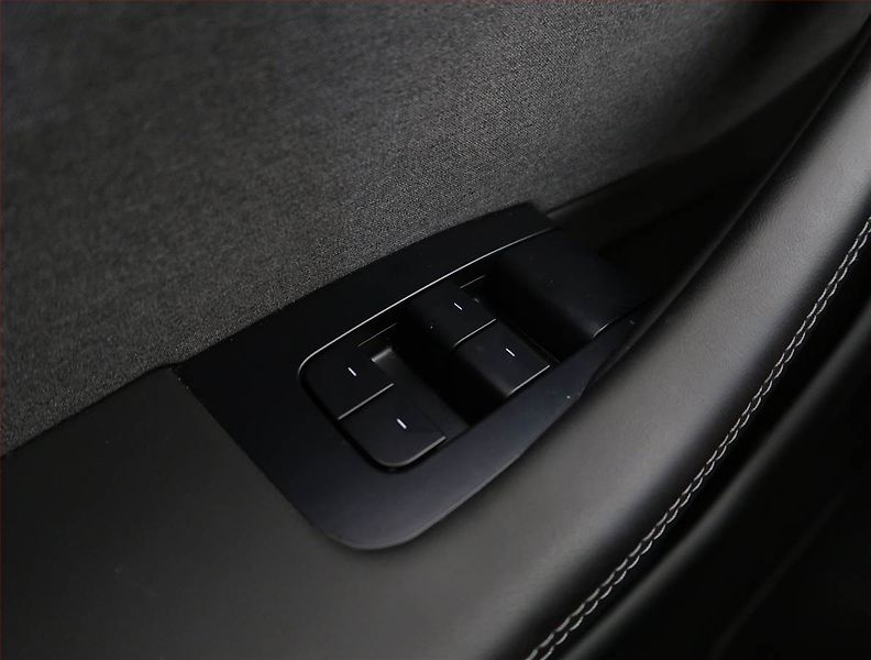 Tesla Model 3 (2025) Long Range RWD 79kWh, SoH 94% - fotka 20 z 27