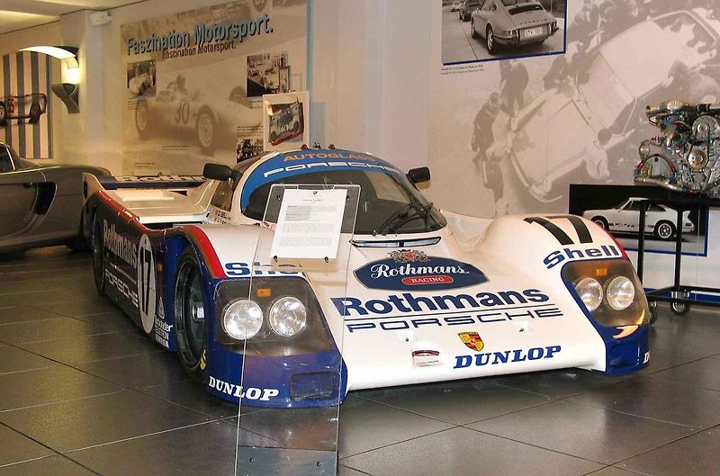 Porsche 962C týmu Joest Racing při Le Mans Classic v roce 2016.