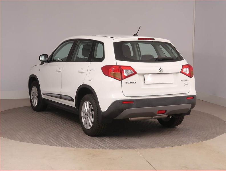 Suzuki Vitara (2016) 1.6 VVT, Park. senzory - fotka 4 z 15