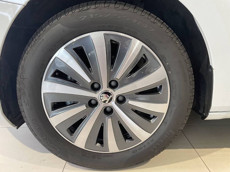 Škoda Superb Combi Style 2,0TDI 147kW DSG/P - fotka 27 z 28