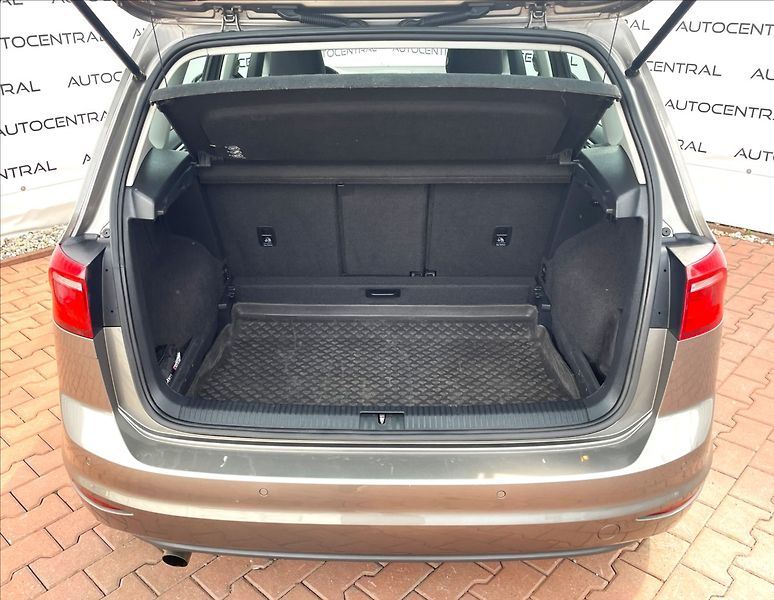 Volkswagen Golf Sportsvan 1,2 TSi,STK 8/28,serv.kn. - fotka 10 z 26