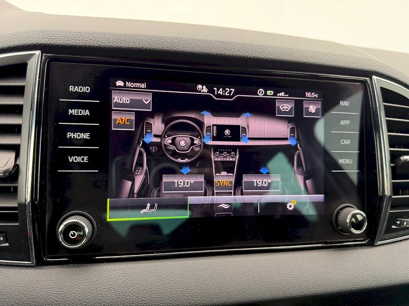 Škoda Karoq (2023) 1.5 TSI 110kW DSG Style Plus M - fotka 19 z 35