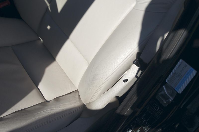 BMW Řada 5 (2012) 550i XDRIVE automat. 2.majitel - fotka 15 z 30