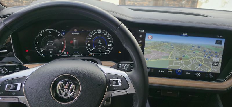Volkswagen Touareg (2019) 4,0 TDi V8, R-Line, nez.topení - fotka 12 z 18