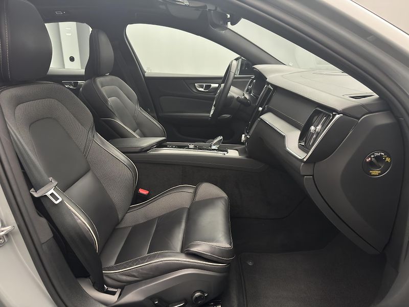 Volvo S60 B5 AWD ULTIMATE CZ REZERVACE - fotka 26 z 48