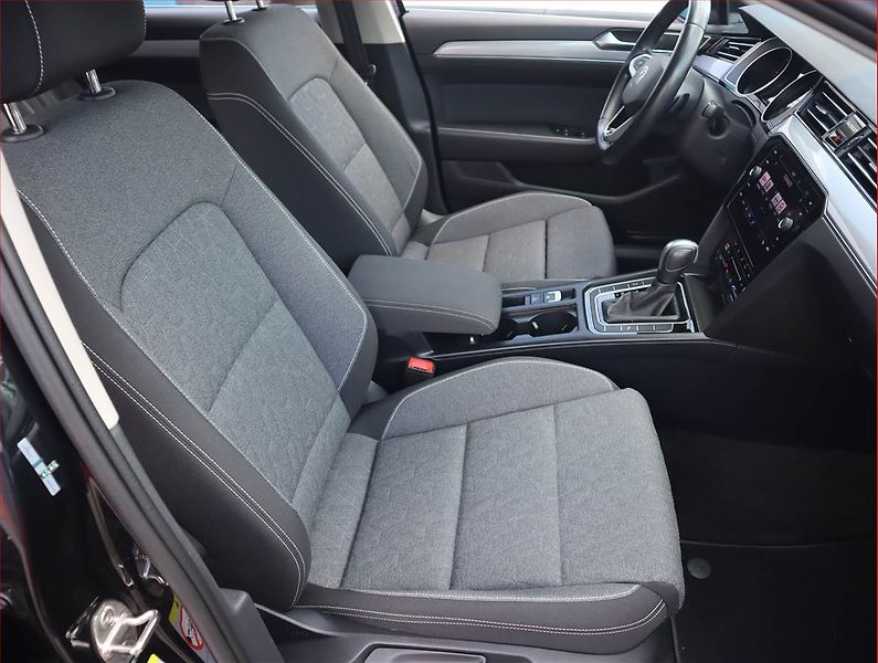 Volkswagen Passat (2023) 2.0 TDI - fotka 9 z 20