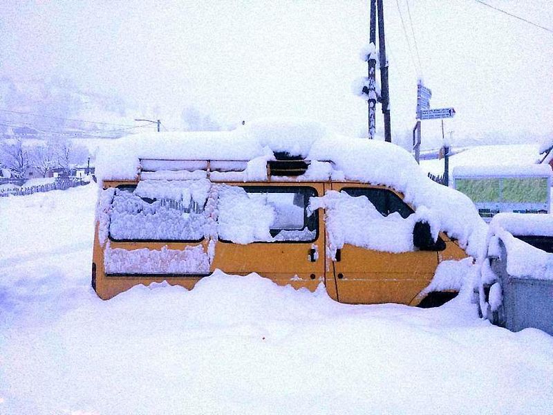 Tohle je auto, co jezdí do střediska vždy jako první. Auto vlekařů také dost často zasahuje ve chvíli, kdy někdo zablokuje jednou příjezdovou cestu, což se stává poměrně často.