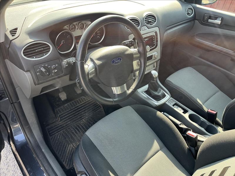 Ford Focus 1,8 i KLIMA 2x KOLA VYHŘ. OKNO - fotka 9 z 37