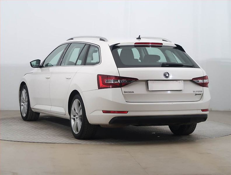 Škoda Superb (2016) Style 2.0 TDI, Navi, Xenony - fotka 4 z 21