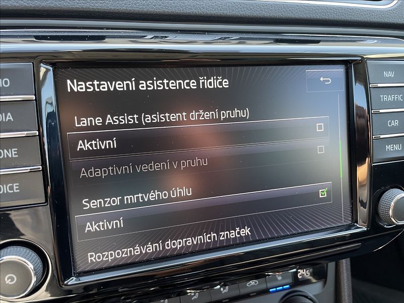 Škoda Superb 2,0 TDI 140KW 4X4 L&K DSG,ČR. - fotka 18 z 36