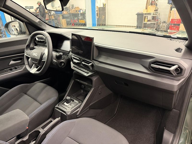 Dacia Duster III E-Tech Hybrid 1.6 l 69 kW - fotka 14 z 16