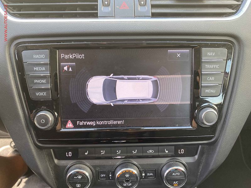 Škoda Octavia (2013) 1.6 TDi, Elegance, DSG - fotka 17 z 18