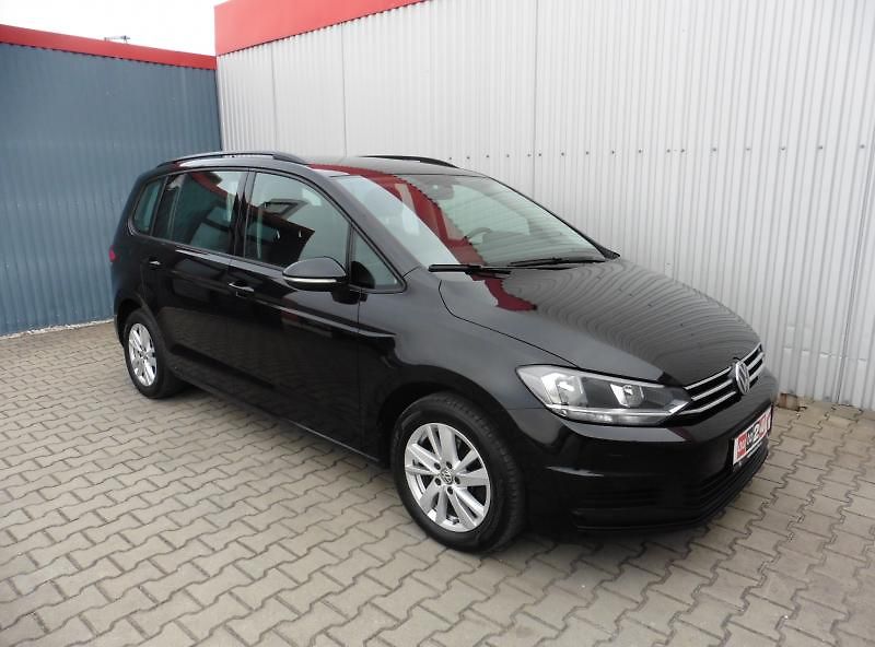 Volkswagen Touran 2,0 TDi Highline Navi - fotka 2 z 19