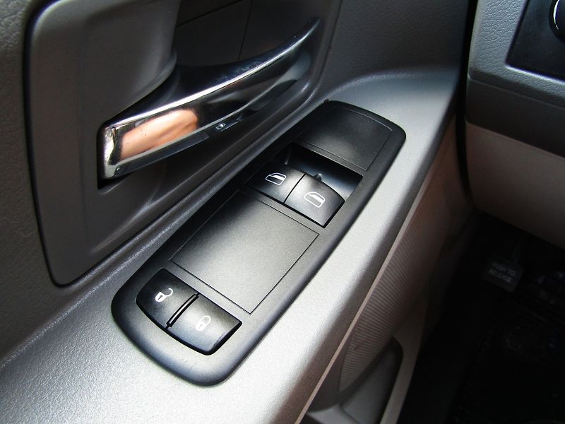 Chrysler Voyager (2007) 3.3 V6 128kW LPG 90L - fotka 26 z 35