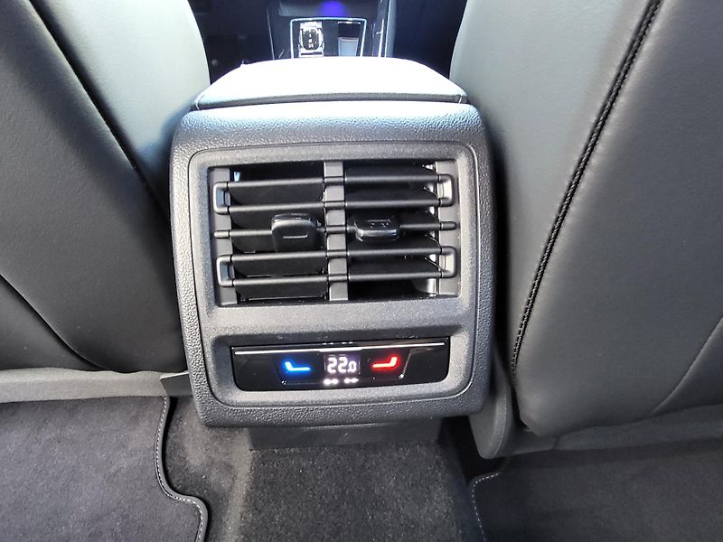 Volkswagen Golf Variant (2026) R-Line People 1,5 eTSI-nové - fotka 20 z 27