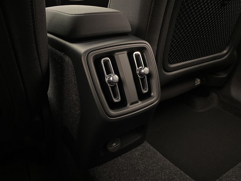 Volvo EX40 (2026) SINGLE MOTOR EXTENDED PLUS - fotka 56 z 57