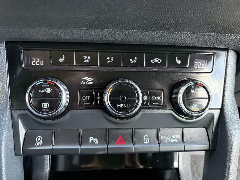 Škoda Karoq (2019) 1,0 TSI AMBITION PĚKNÝ VŮZ - fotka 20 z 27