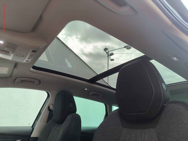 Škoda Karoq (2018) 1.5 TSi, Style, LED, panor - fotka 23 z 24
