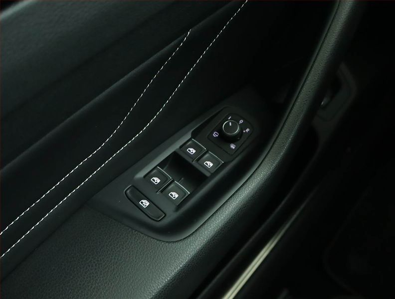 Volkswagen Arteon (2022) R-line 2.0 TDI - fotka 16 z 16