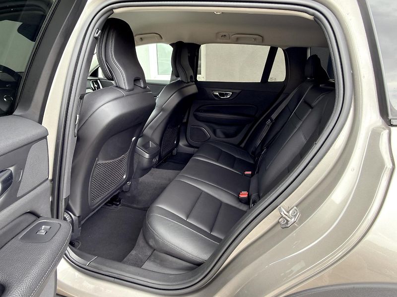 Volvo V60 CC B4 AWD //nezáv. topení+kola - fotka 13 z 33