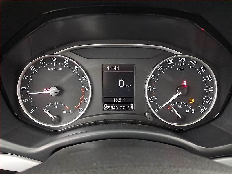 Škoda Octavia (2011) 2.0 TDI, Serv.kniha, Xenony - fotka 11 z 16