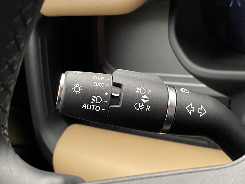 Land Rover Defender 110 D300 X-DYNAMIC AWD AUT CZ - fotka 21 z 49