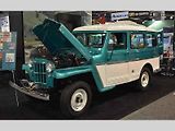 Vy ho asi neznáte, ale tohle je Jeep Traveller z roku 1963 a jeden z pouhých 705 vyrobených exemplářů s řadovou šestkou 3,8 Tornado. Velká vzácnost.