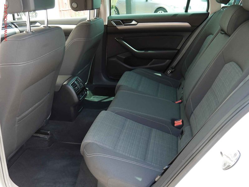 Volkswagen Passat (2020) 2.0TDI, servis.kniha, DSG - fotka 10 z 25