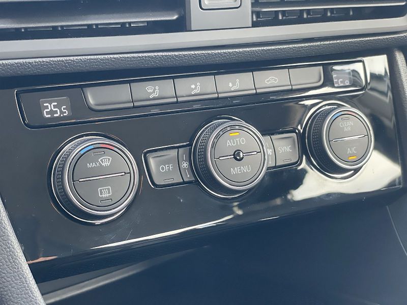 Volkswagen Bora (2019) E- 100 kW DSG - fotka 14 z 21
