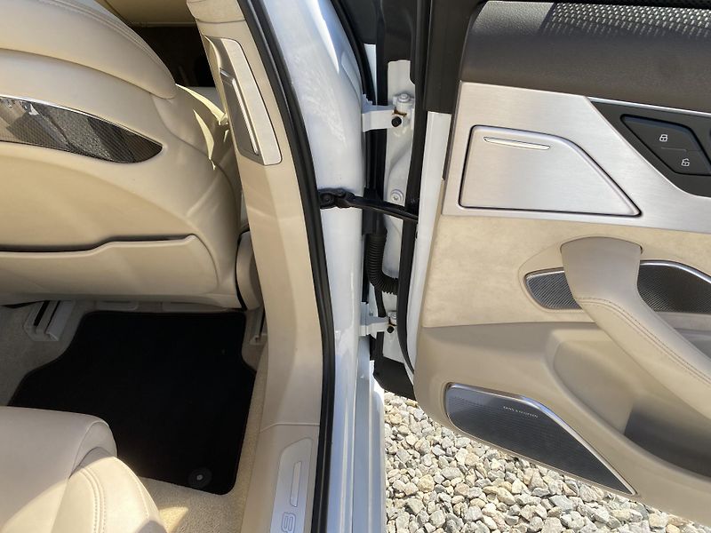 Audi A8 S8 4.0i V8 520PS CZ DPH EXTRA! - fotka 127 z 176