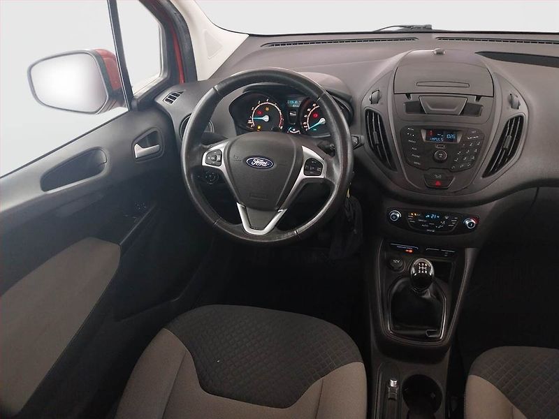 Ford Tourneo Courier (2017) Titanium 1.0 EcoBoost, 5Míst - fotka 7 z 17